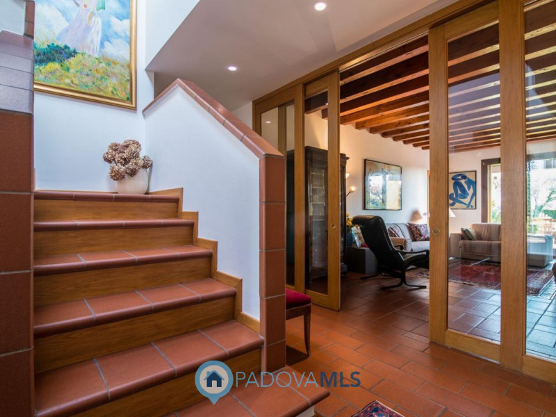 Immobile in esclusiva al Gruppo Padova MLS

Villa singola di pregio a Bragni Cadoneghe, caratteri...