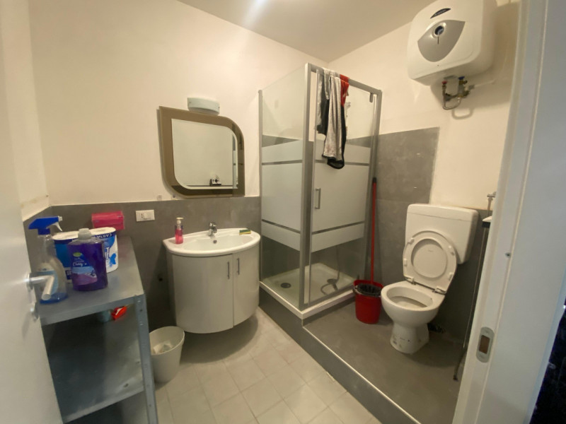 Sei alla ricerca di un'opportunità unica per avviare la tua attività? Questo ampio negozio di 170...