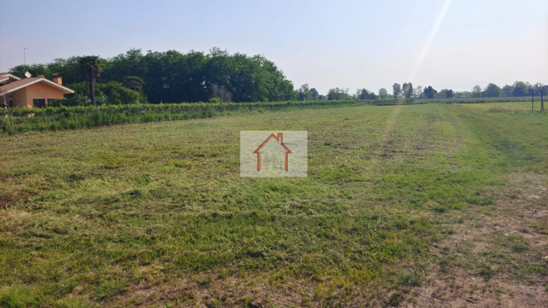 Rif: DT96
X Info - Denis: 340.25.40.785

Giavera del Montello (TV)

Proponiamo in vendita un terr...