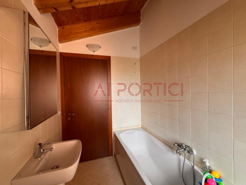 Comune di PIOVE DI SACCO - APPARTAMENTO su due livelli sito in condominio dalle poche unità e con...