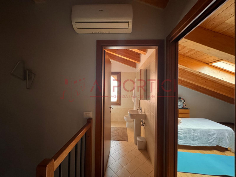 Comune di PIOVE DI SACCO - APPARTAMENTO su due livelli sito in condominio dalle poche unità e con...