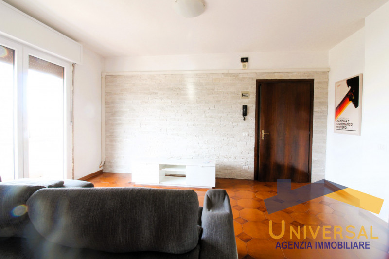 MASSANZAGO - In zona centralissima, che permette di raggiungere tutti i servizi del paese, quali ...