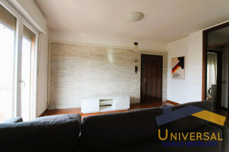 MASSANZAGO - In zona centralissima, che permette di raggiungere tutti i servizi del paese, quali ...