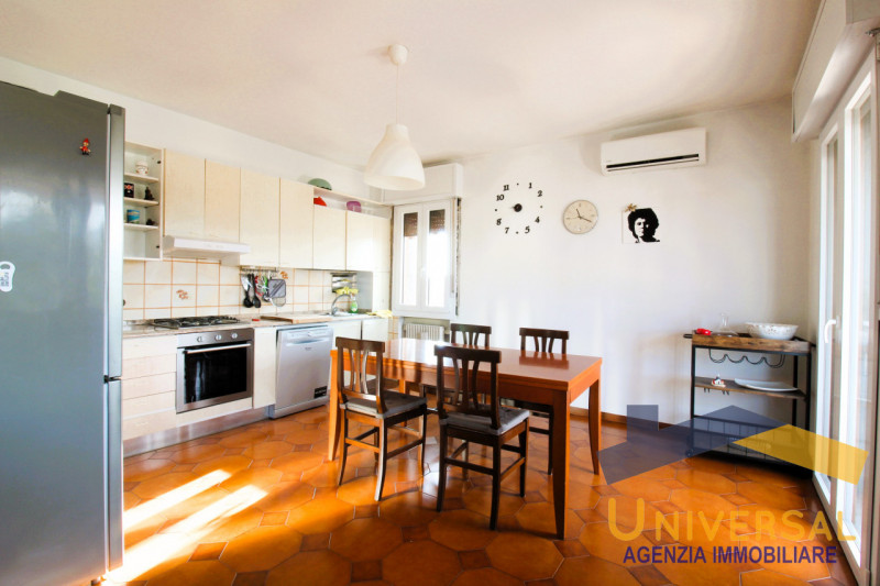 MASSANZAGO - In zona centralissima, che permette di raggiungere tutti i servizi del paese, quali ...