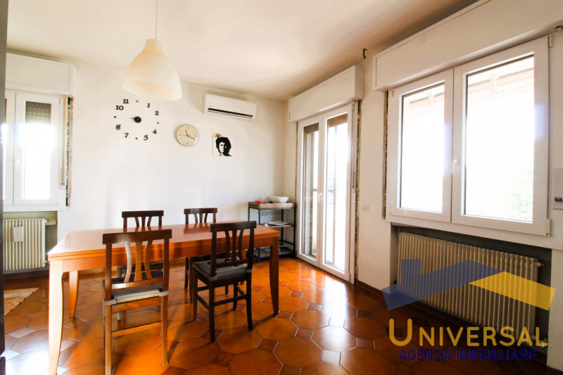 MASSANZAGO - In zona centralissima, che permette di raggiungere tutti i servizi del paese, quali ...