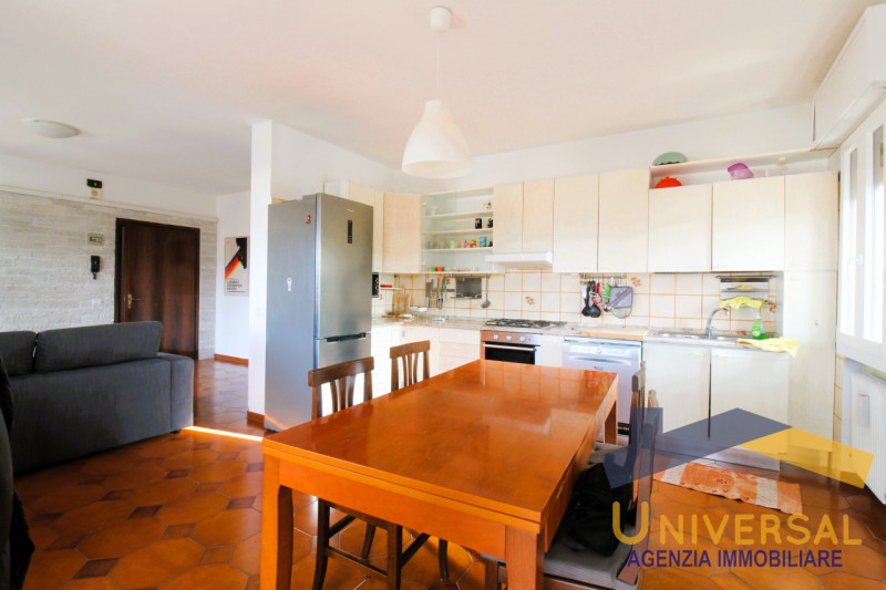 MASSANZAGO - In zona centralissima, che permette di raggiungere tutti i servizi del paese, quali ...