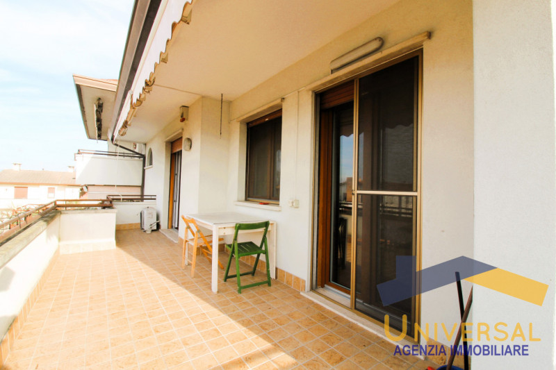 MASSANZAGO - In zona centralissima, che permette di raggiungere tutti i servizi del paese, quali ...