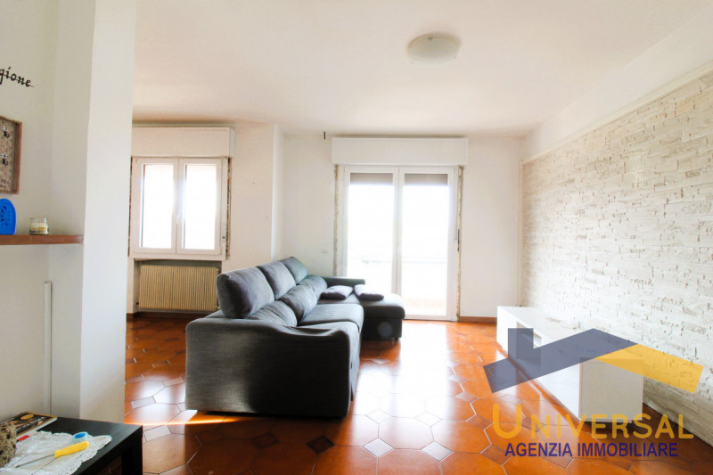 MASSANZAGO - In zona centralissima, che permette di raggiungere tutti i servizi del paese, quali ...