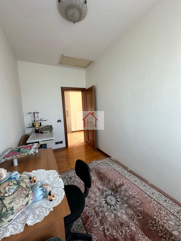 Proponiamo in vendita una splendida casa singola, situata nella tranquilla frazione di Venegazzù ...