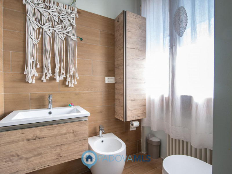 Immobile in esclusiva al Gruppo Padova MLS

Proponiamo mezza bifamiliare Posizionata in un quarti...