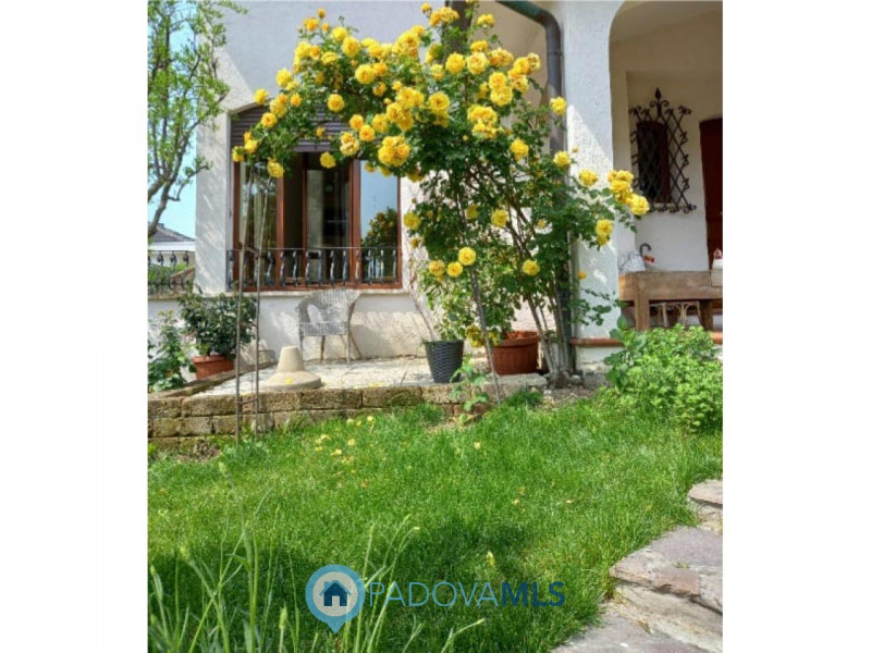 Immobile in esclusiva al Gruppo Padova MLS

Proponiamo mezza bifamiliare Posizionata in un quarti...