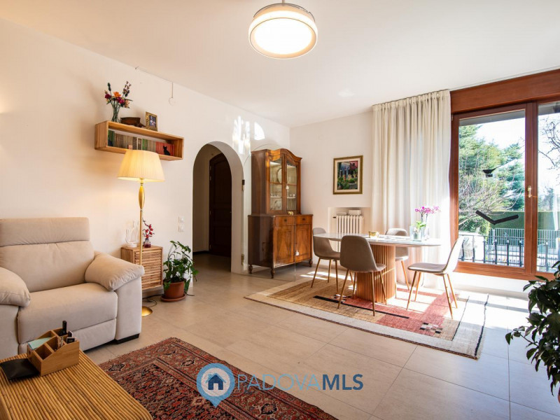 Immobile in esclusiva al Gruppo Padova MLS

Proponiamo mezza bifamiliare Posizionata in un quarti...