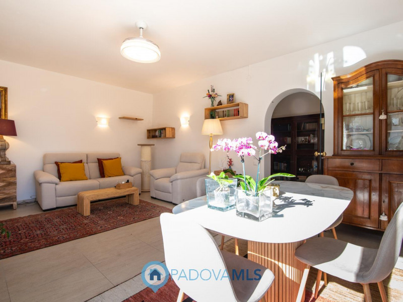 Immobile in esclusiva al Gruppo Padova MLS

Proponiamo mezza bifamiliare Posizionata in un quarti...