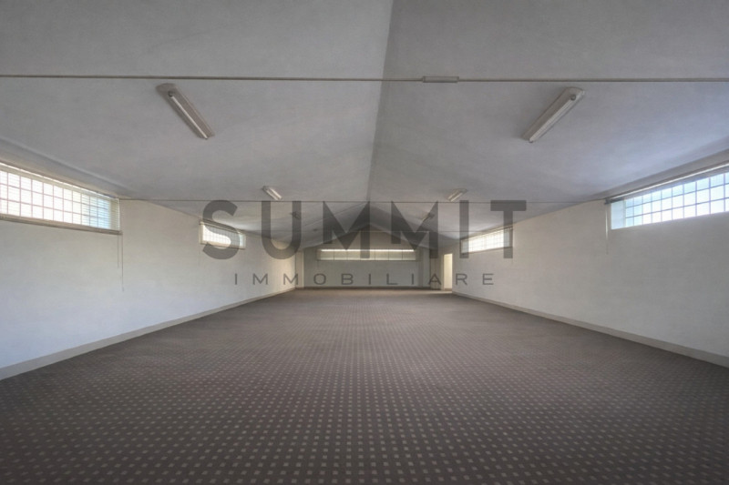 SCHIO - Centro: Locale adibito a MAGAZZINO di 440 mq. disposto su 3 livelli. Cl. En. G IPE 65,00 ...