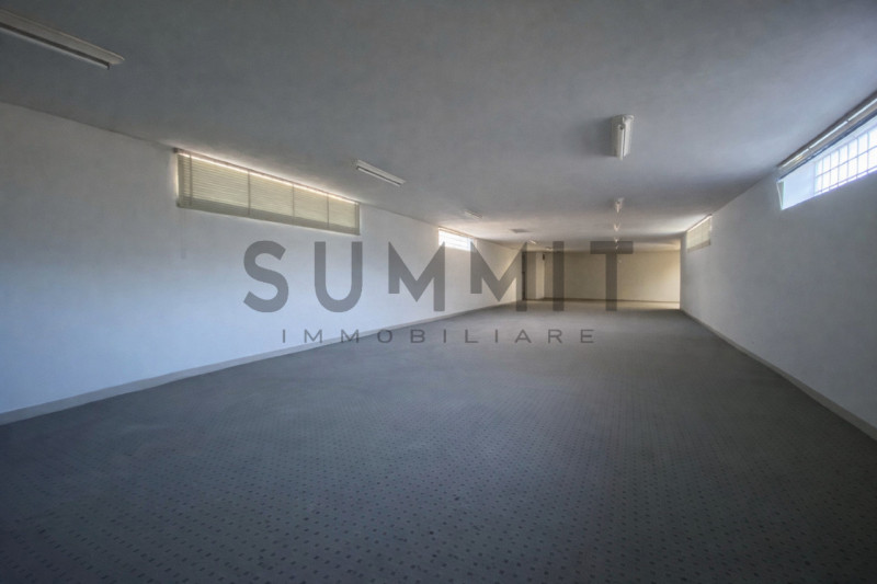 SCHIO - Centro: Locale adibito a MAGAZZINO di 440 mq. disposto su 3 livelli. Cl. En. G IPE 65,00 ...