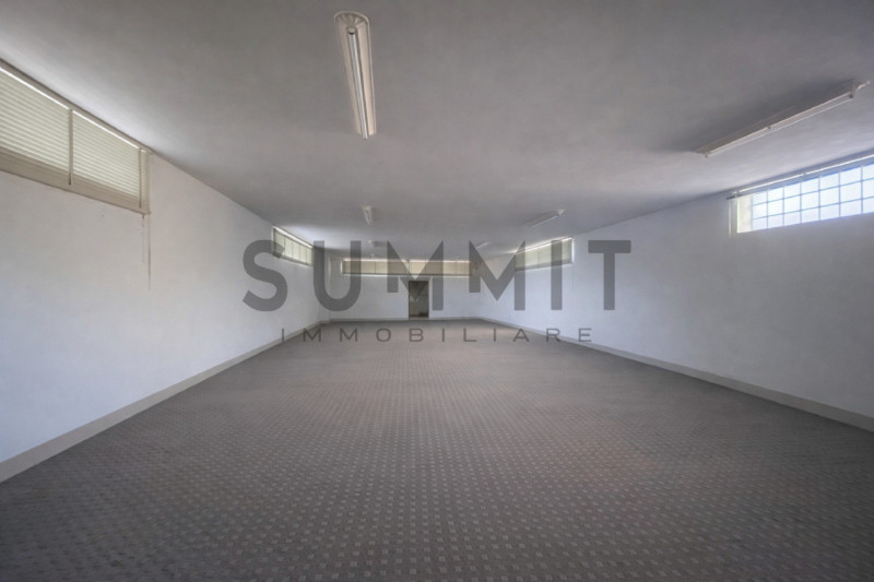 SCHIO - Centro: Locale adibito a MAGAZZINO di 440 mq. disposto su 3 livelli. Cl. En. G IPE 65,00 ...