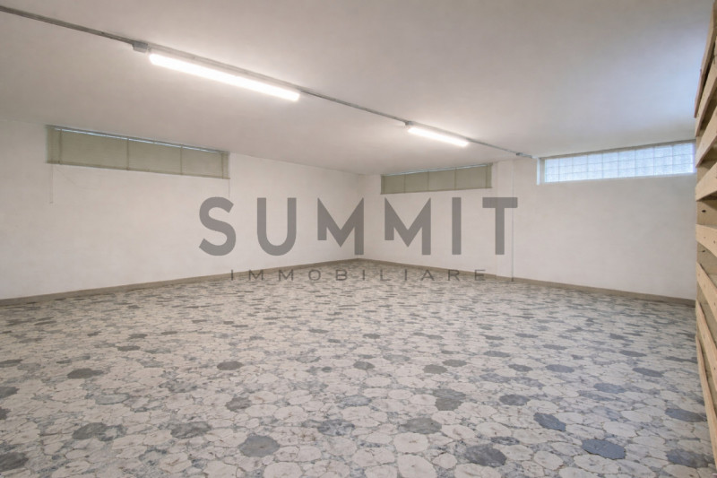 SCHIO - Centro: Locale adibito a MAGAZZINO di 440 mq. disposto su 3 livelli. Cl. En. G IPE 65,00 ...