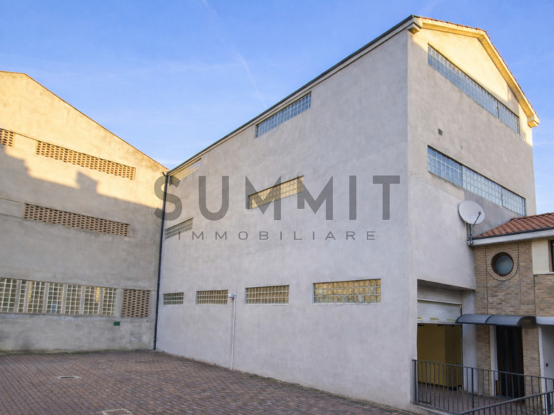 SCHIO - Centro: Locale adibito a MAGAZZINO di 440 mq. disposto su 3 livelli. Cl. En. G IPE 65,00 ...