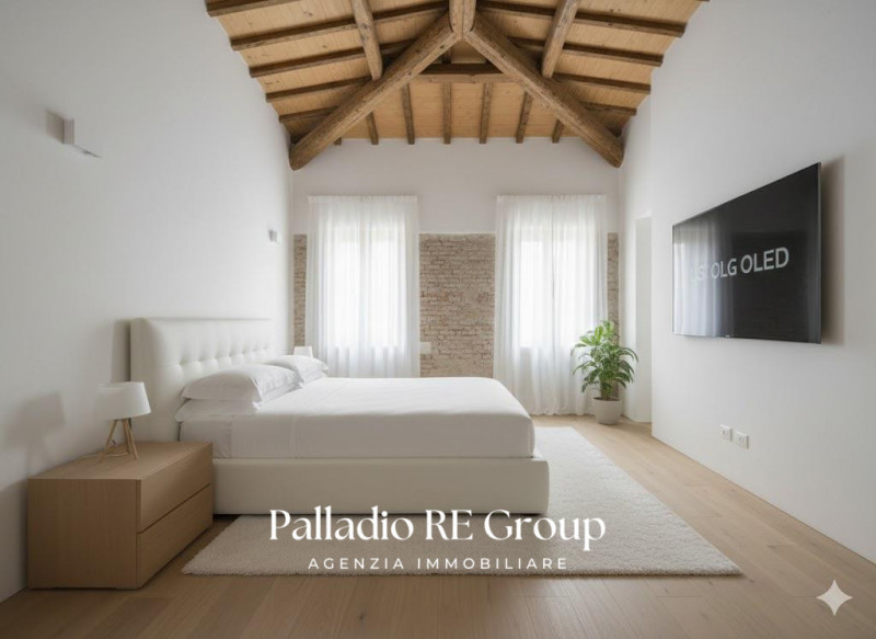 Scopri questo splendido appartamento in vendita situato nel cuore del centro storico di Vicenza, ...