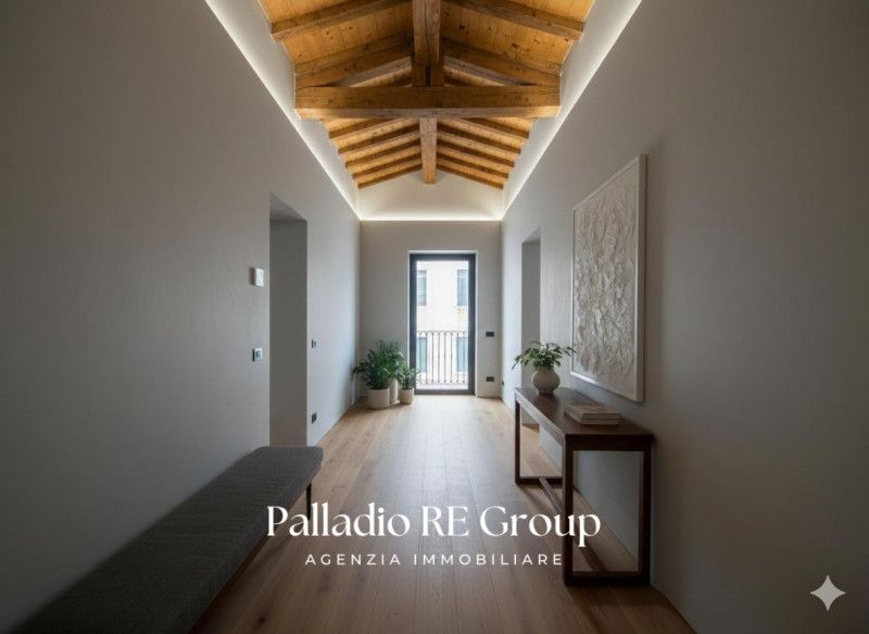 Scopri questo splendido appartamento in vendita situato nel cuore del centro storico di Vicenza, ...