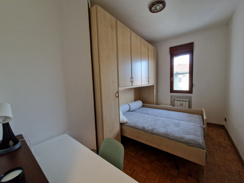 Ottima opportunità per studenti che cercano un appartamento in un contesto curato e tranquillo in...