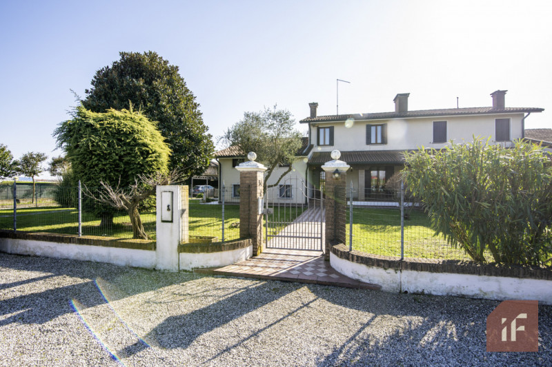 NOVENTA PADOVANA – Porzione di bifamiliare con giardino a pochi minuti dal centro

Proponiamo in ...