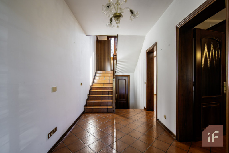 NOVENTA PADOVANA – Porzione di bifamiliare con giardino a pochi minuti dal centro

Proponiamo in ...