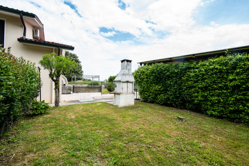 NOVENTA PADOVANA – Porzione di bifamiliare con giardino a pochi minuti dal centro

Proponiamo in ...