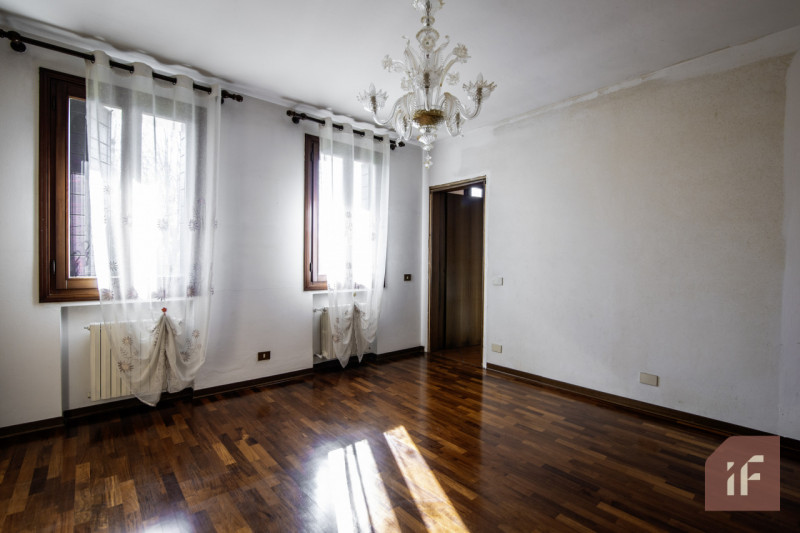 NOVENTA PADOVANA – Porzione di bifamiliare con giardino a pochi minuti dal centro

Proponiamo in ...