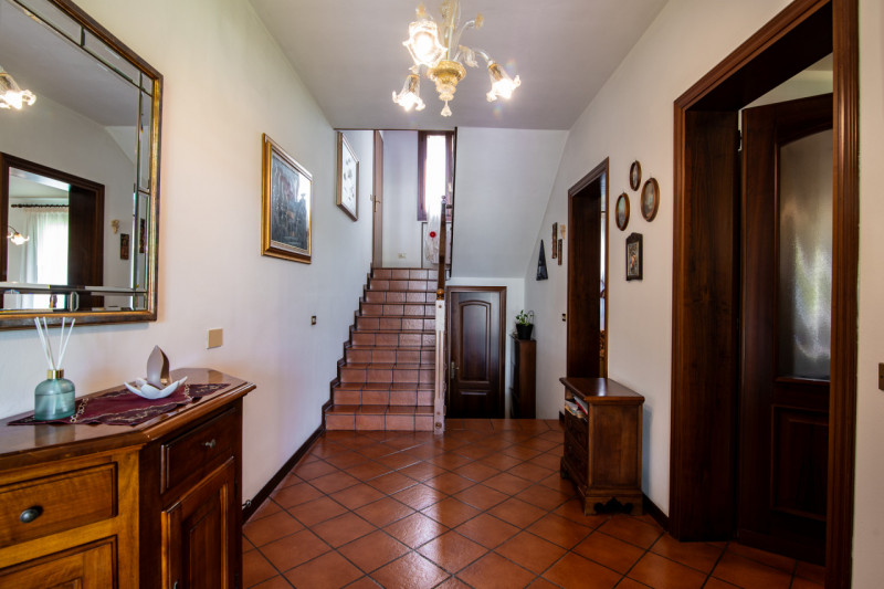 NOVENTA PADOVANA – Porzione di bifamiliare con giardino a pochi minuti dal centro

Proponiamo in ...