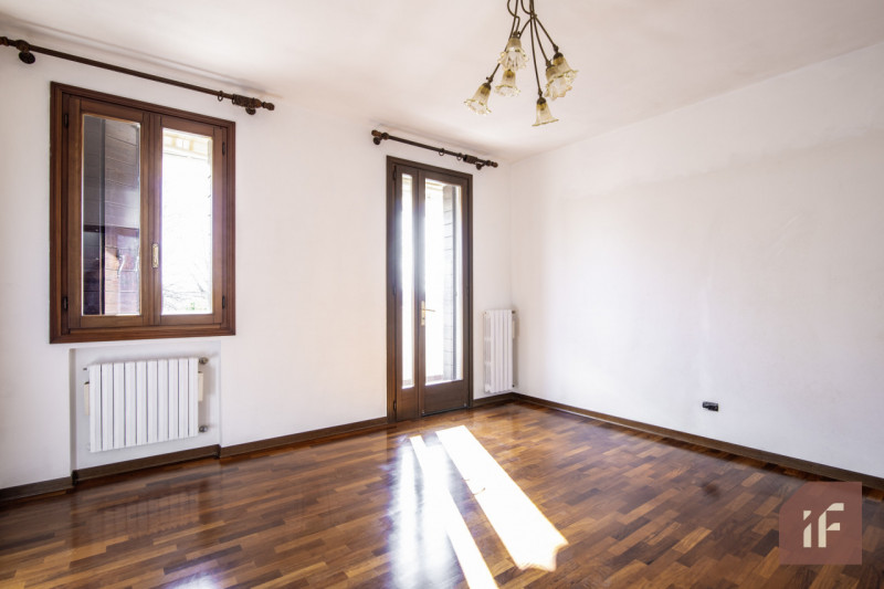 NOVENTA PADOVANA – Porzione di bifamiliare con giardino a pochi minuti dal centro

Proponiamo in ...