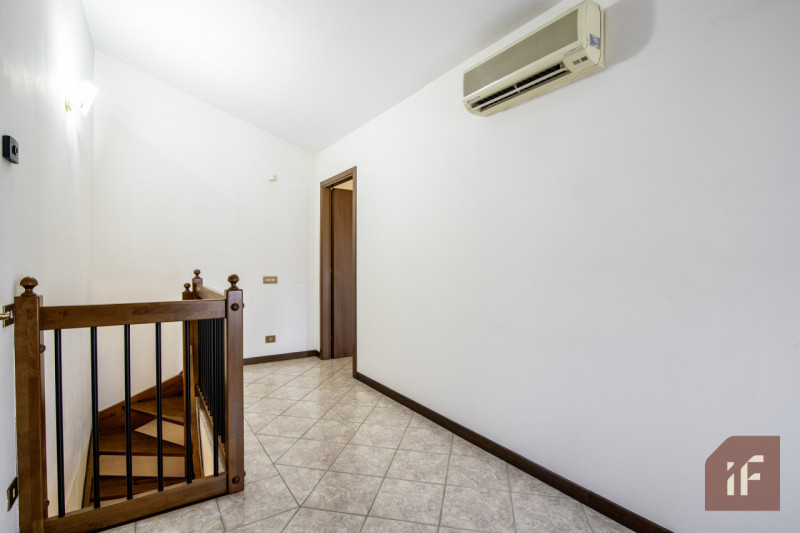 NOVENTA PADOVANA – Porzione di bifamiliare con giardino a pochi minuti dal centro

Proponiamo in ...