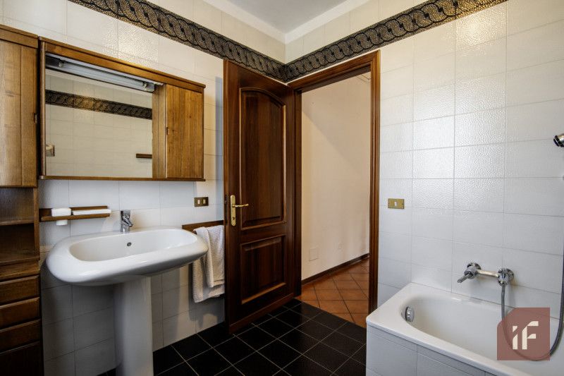 NOVENTA PADOVANA – Porzione di bifamiliare con giardino a pochi minuti dal centro

Proponiamo in ...