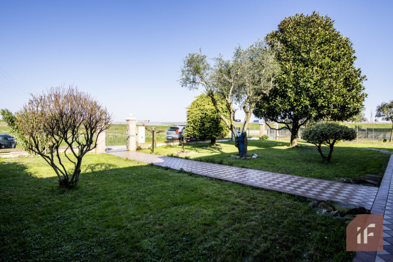 NOVENTA PADOVANA – Porzione di bifamiliare con giardino a pochi minuti dal centro

Proponiamo in ...