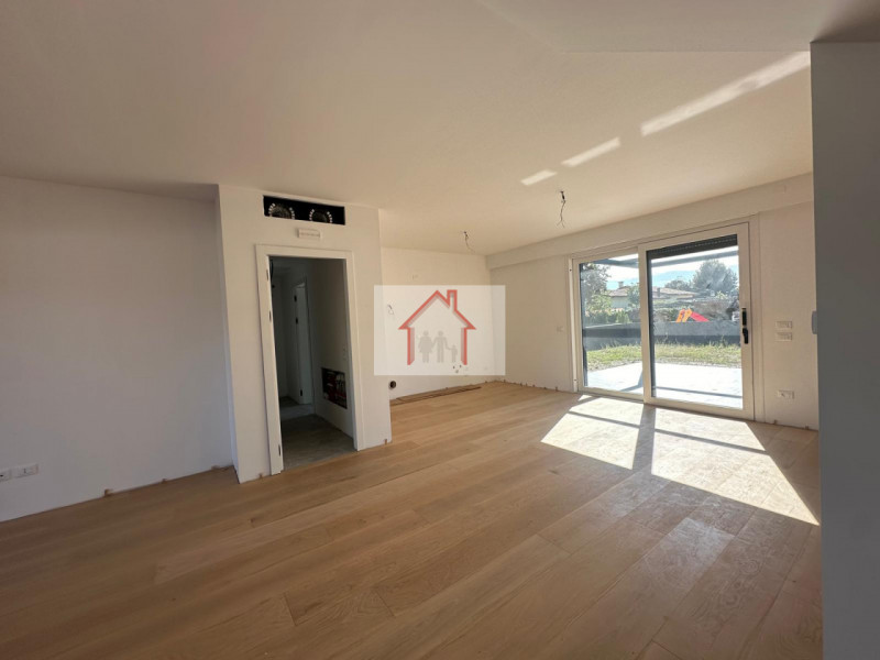 ELEGANTE BIFAMILIARE DI NUOVA COSTRUZIONE IN CLASSE A4 AD ARCADE 
Nel cuore di Arcade, proponiamo...