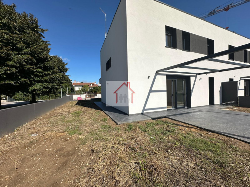 ELEGANTE BIFAMILIARE DI NUOVA COSTRUZIONE IN CLASSE A4 AD ARCADE 
Nel cuore di Arcade, proponiamo...