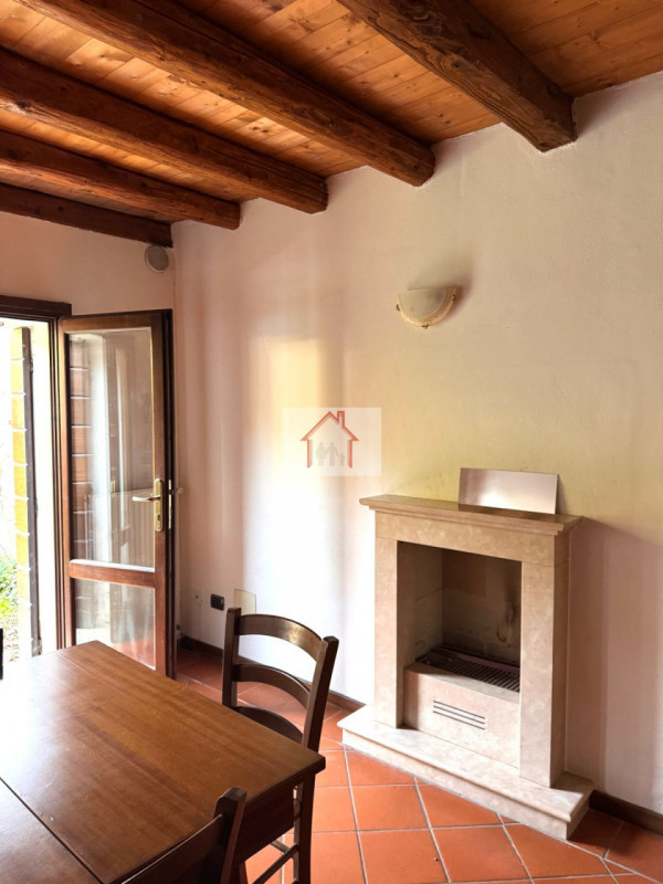 Rif: DB367
X INFO - Denis: 340. 254. 0785 
Proponiamo in vendita una splendida casa a schiera cen...