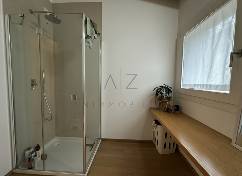 Nel centro storico di Castelfranco Veneto, proponiamo in affitto un raffinato appartamento triloc...