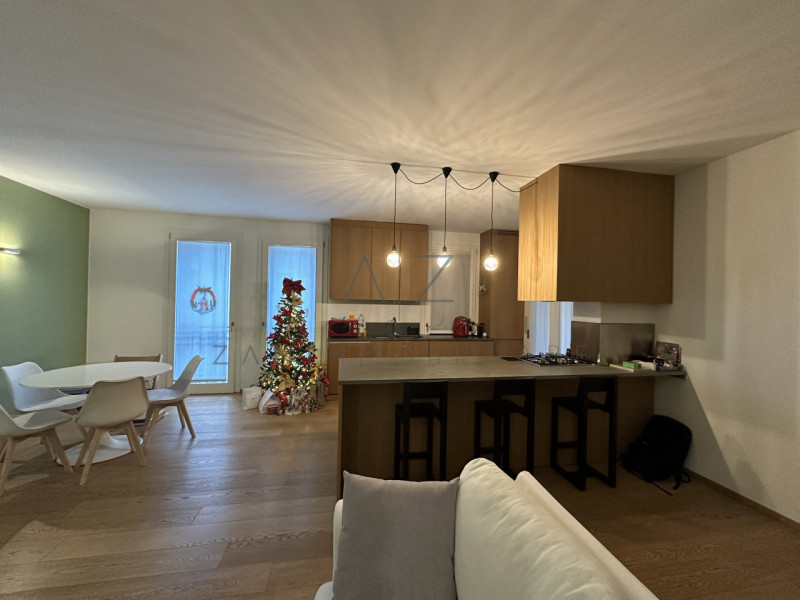 Nel centro storico di Castelfranco Veneto, proponiamo in affitto un raffinato appartamento triloc...