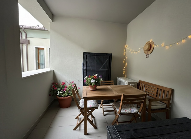 Nel centro storico di Castelfranco Veneto, proponiamo in affitto un raffinato appartamento triloc...