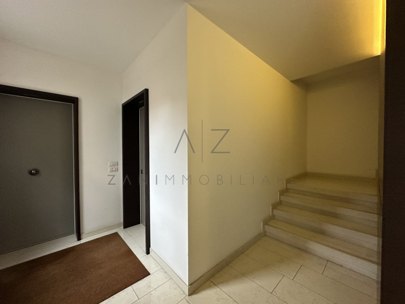 Nel centro storico di Castelfranco Veneto, proponiamo in affitto un raffinato appartamento triloc...