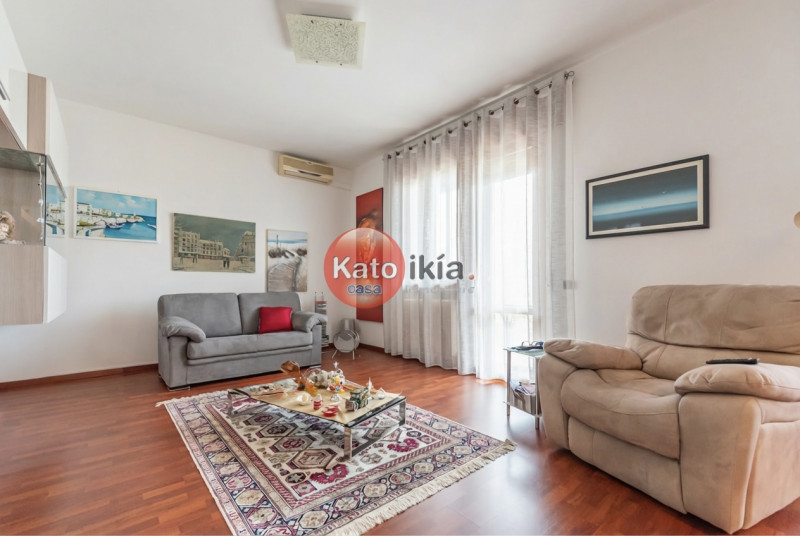 In palazzina curata di sole 6 unità, in via chiusa e tranquilla nel cuore di Creazzo, quadrilocal...