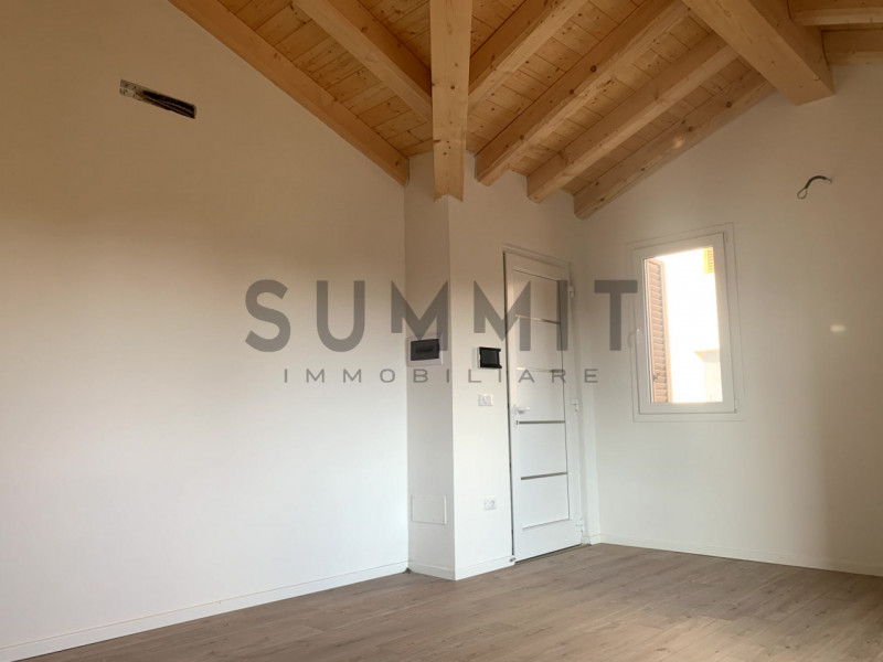 SCHIO - CENTRO: MINIAPPARTAMENTO completamente indipendente. Cl. En. B EURO 125.000 Per Info 335....