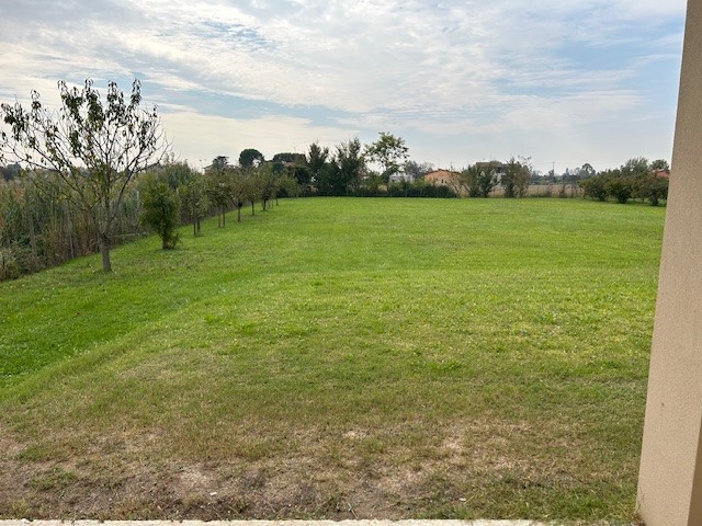 In una delle zone più tranquille di Casalserugo, proponiamo in vendita una porzione di BIFAMILIAR...