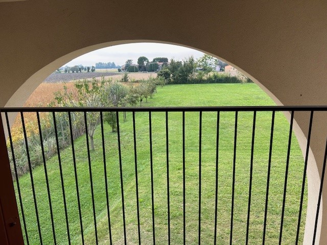 In una delle zone più tranquille di Casalserugo, proponiamo in vendita una porzione di BIFAMILIAR...