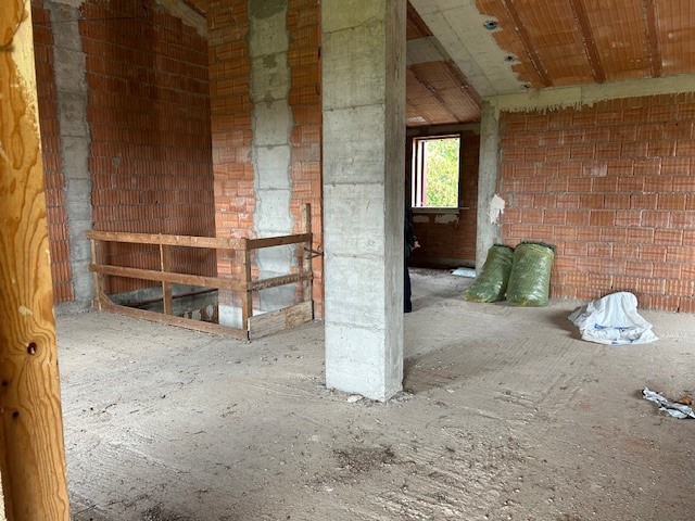 In una delle zone più tranquille di Casalserugo, proponiamo in vendita una porzione di BIFAMILIAR...