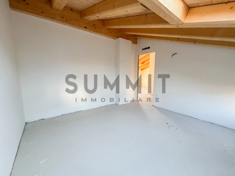 SCHIO - Centro: in nuova ristrutturazione TRICAMERE Duplex con garage (possibilità garage doppio)...