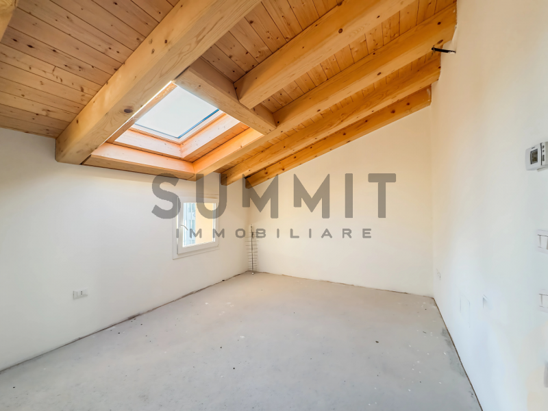 SCHIO - Centro: in nuova ristrutturazione TRICAMERE Duplex con garage (possibilità garage doppio)...