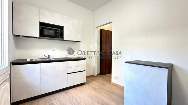 APD750 - Affittasi luminoso monolocale completamente ristrutturato situato in posizione centralis...