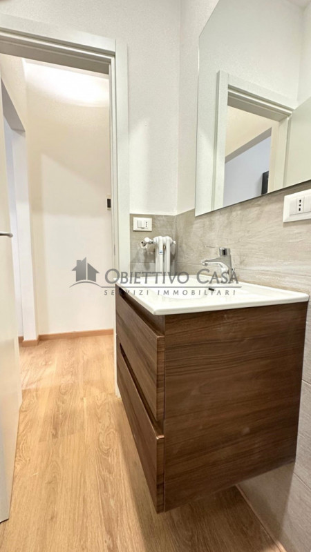 APD750 - Affittasi luminoso monolocale completamente ristrutturato situato in posizione centralis...